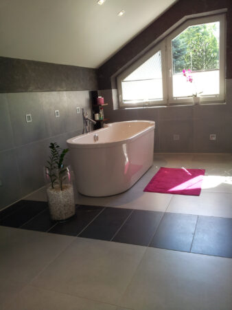 Freistehende Badewanne, Schluchtstr. 25, 45359 Essen, Deutschland