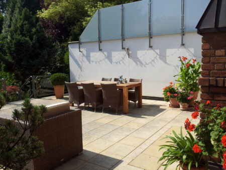 Terrasse und Sommerpflanzen, Schluchtstr. 25, 45359 Essen, Deutschland