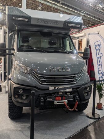 Offroad-Wohnmobil von Bimobil mit Seilwinde
