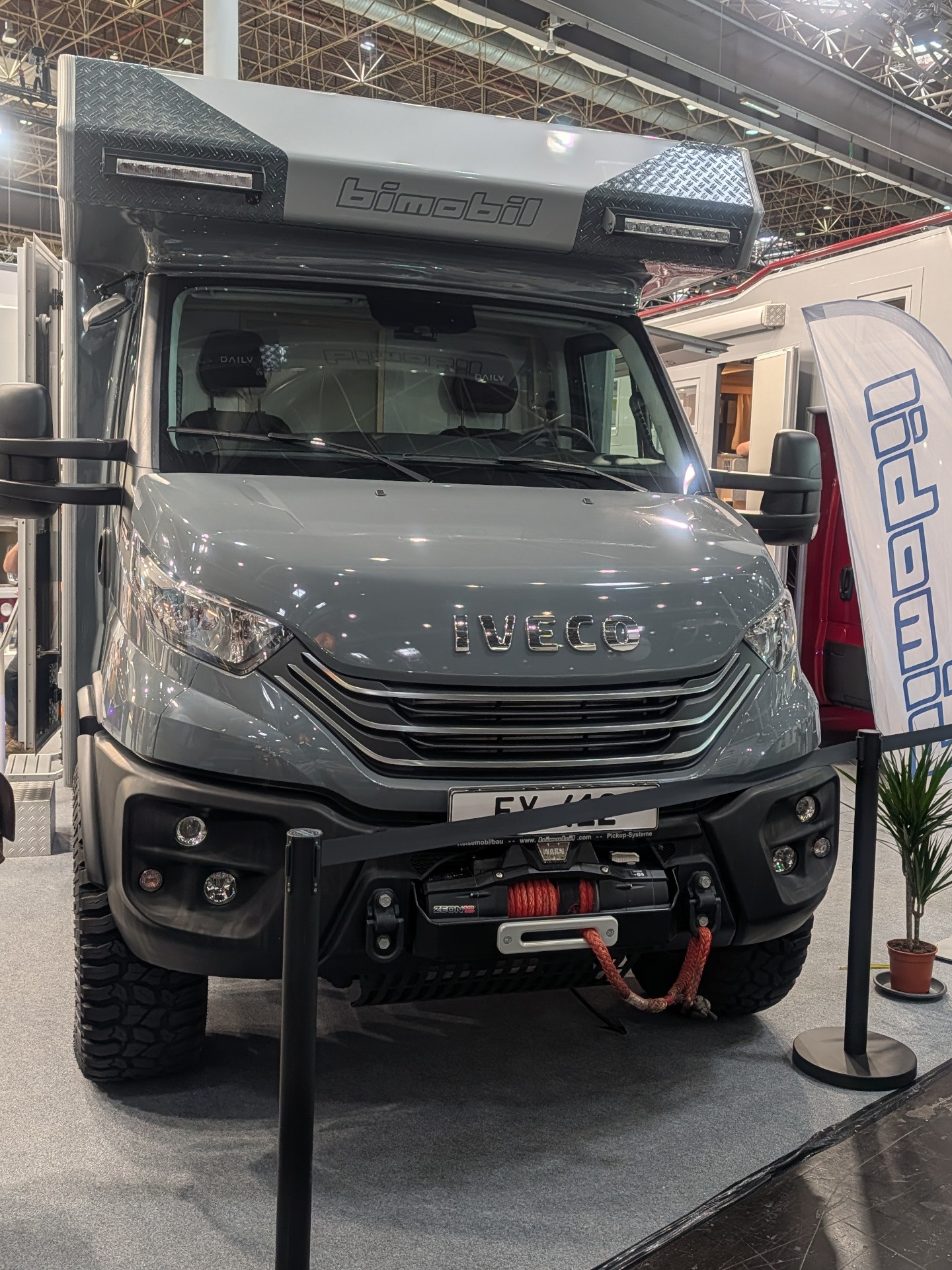 Offroad-Wohnmobil von Bimobil mit Seilwinde