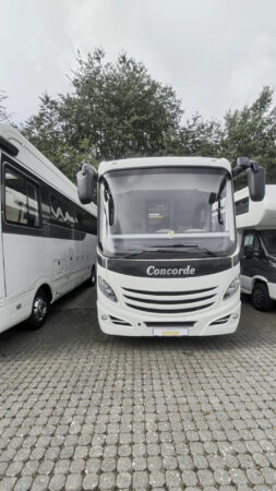 Frontansicht unseres Concorde Carver 890 RRL