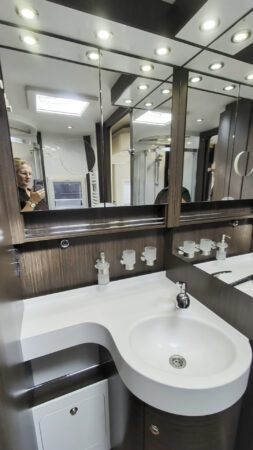 Das Bad in unserem Carver 890 RRL