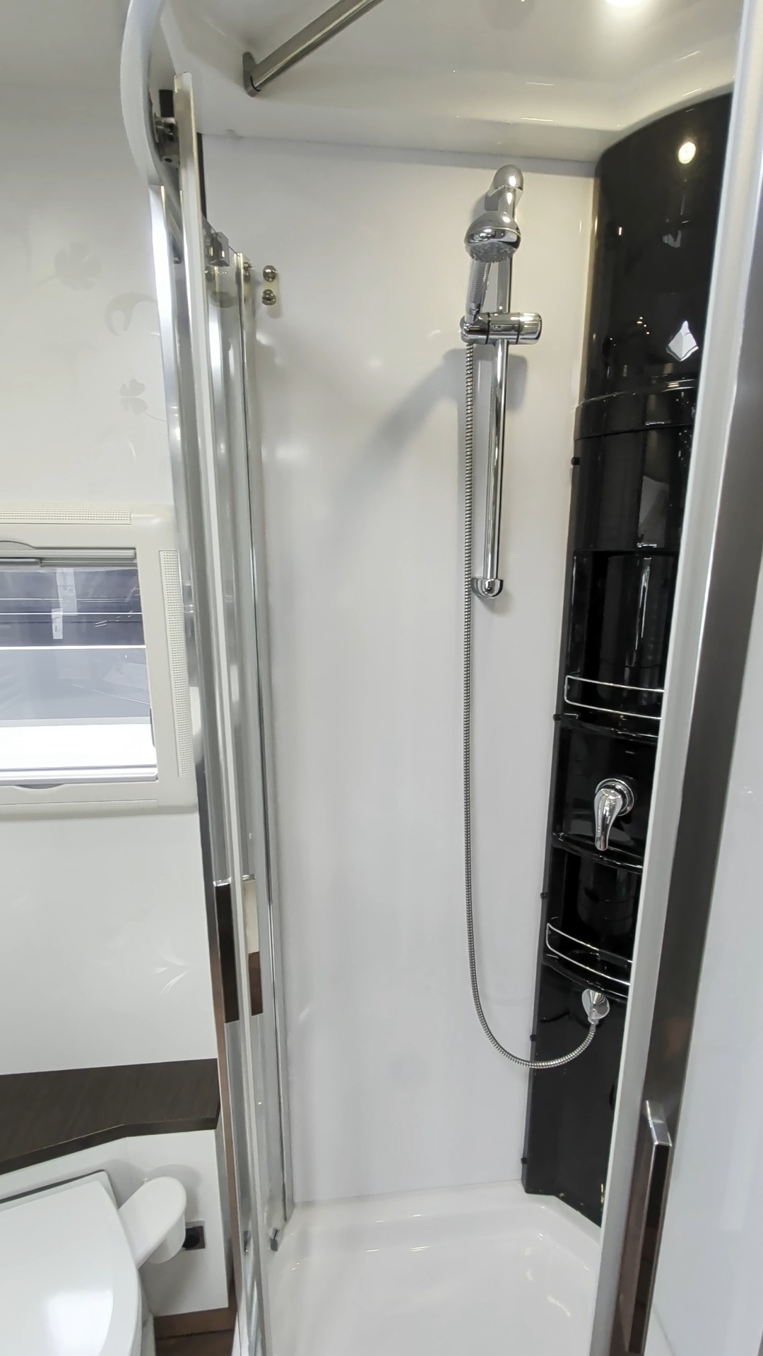 Die Dusche in unserem Carver 890 RRL