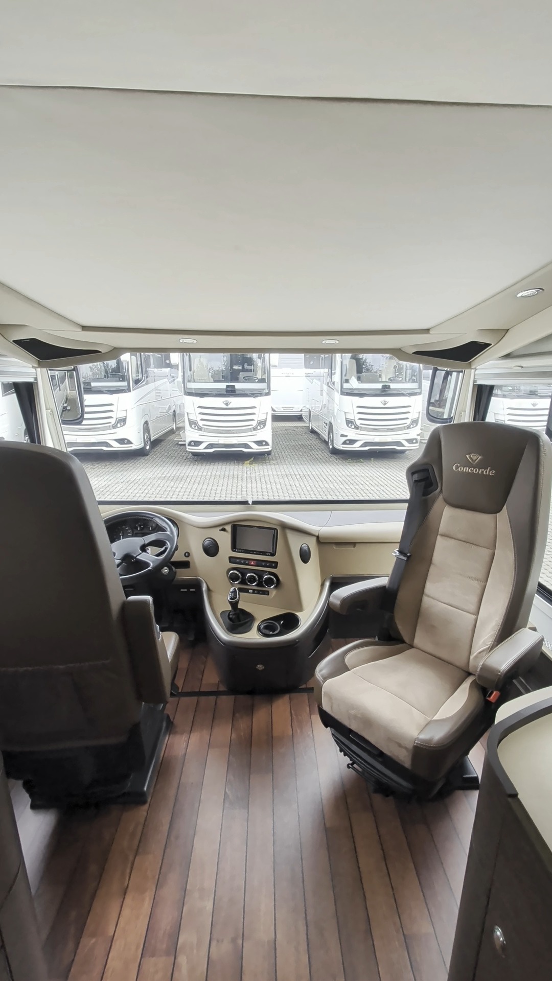 Das Cockpit in unserem Carver 890 RRL