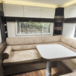 Der gemütliche Heckbereich in unserem Carver 890 RRL