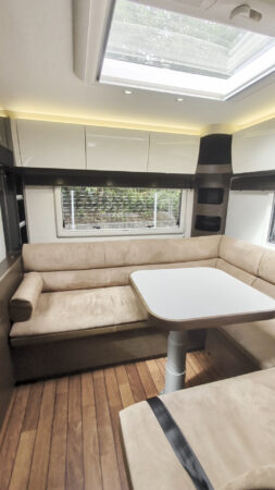 Der gemütliche Heckbereich in unserem Carver 890 RRL