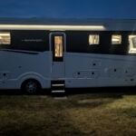 Unser Carver by night
