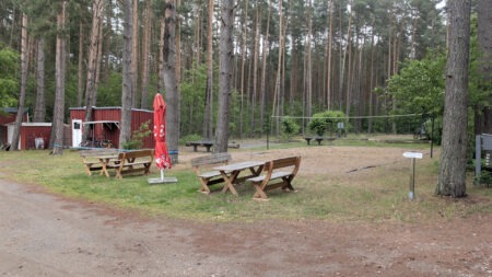 Sitzmöglichkeiten am Shop FKK-Campingplatz Rätzsee