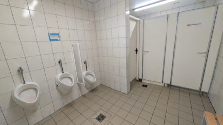 Ein wenig in die Jahre gekommen: Die Toiletten