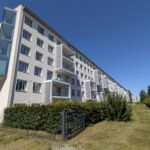 Sanierte Küstenfassade von Prora