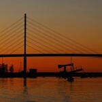 Die Rügenbrücke in der Abenddämmerung